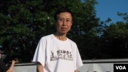 全美学自联理事王平博士(美国之音申华拍摄)