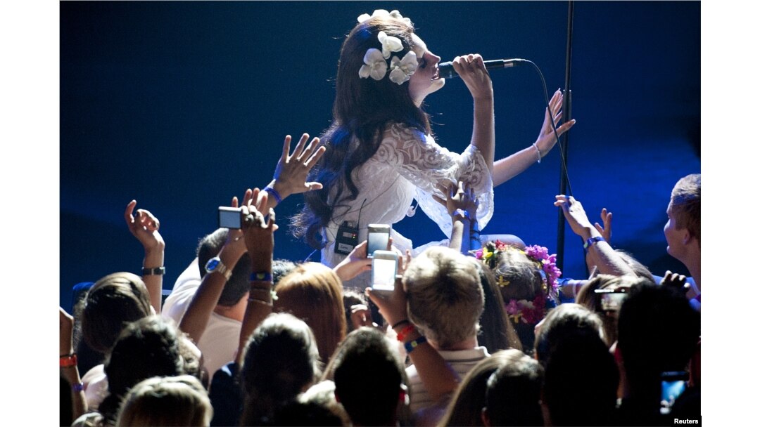 FILE - U.S. singer Lana del Rey performs in the Miles Davis Hall during the 46th Montreux Jazz Festival July 4, 2012. (REUTERS/Dominic Favre/Pool)