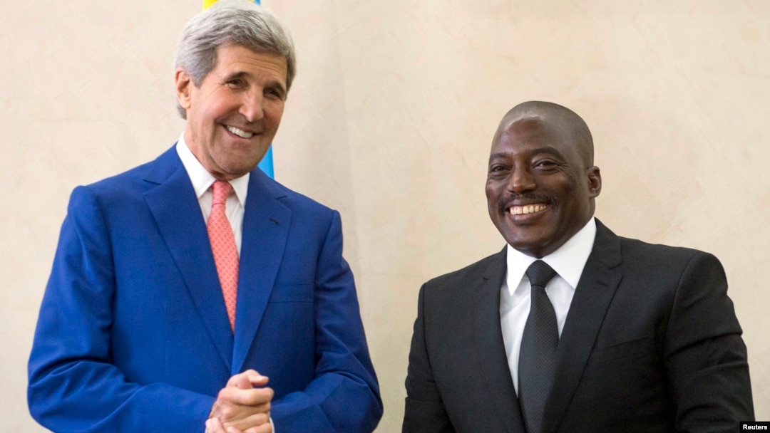 President of the Democratic Republic of Congo (DRC) Joseph Kabila (R) welcomes U.S. Secretary of State John Kerry at the Palais de la Nation in Kinshasa, May 4, 2014. 
