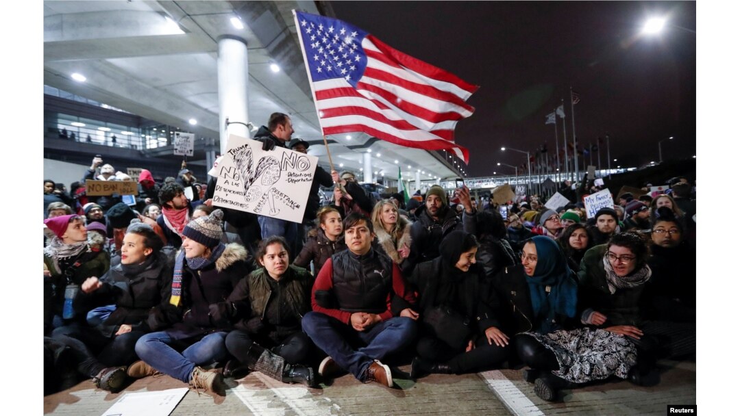 Trump Orders Block Immigrants at Airports, Leading to Chaos, Protests