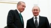 Russian President Vladimir Putin shakes hands with Turkey's President Recep Tayyip Erdogan (l) at the Kremlin, Sept. 23, 2015.