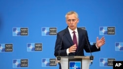  Sekretari i Përgjithshëm i NATO-s Jens Stoltenberg  gjatë konferencës për shtyp në selinë e NATO-s, në Bruksel, 6 korrik, 2023