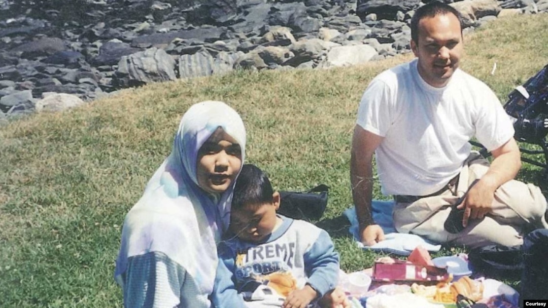 Huseyin Celil and Kamila Talendibaeva with their first son. (Photo courtesy of Kamila Talendibaeva)