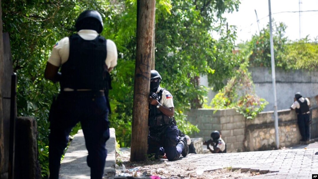 Police search the Morne Calvaire district of Petion Ville for suspects who remain at large in the killing of Haitian President Jovenel Moise in Port-au-Prince, Haiti, July 9, 2021. 