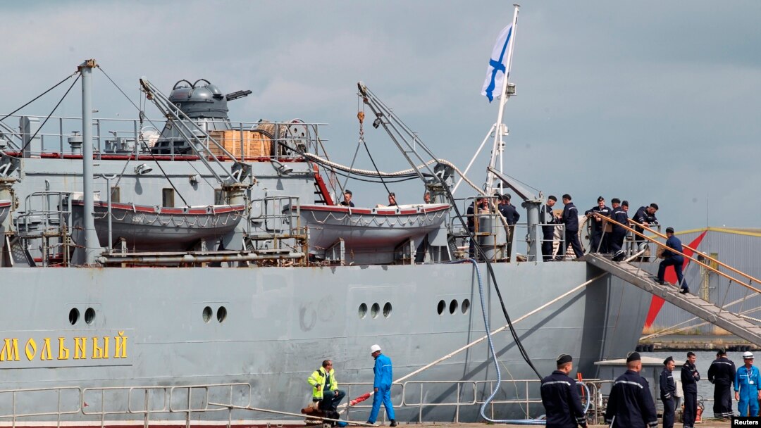 Russian sailors training on Mistral-class amphibious assault ships walk near the Russian navy frigate Smolny at Saint-Nazaire shipyard in western France June 30, 2014.