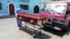 La Asociación de propietarios de funerarias en Guatemala emitió nuevas reglas, entre ellas la restricción de la cifra de personas asistentes a velatorios y sepelios. Buscan evitar más contagios de COVID-19.