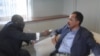 Eritrea President Isaias Afewerki (r) being Interviewed by VOA`s Peter Clottey (r) in New York in September 2011.