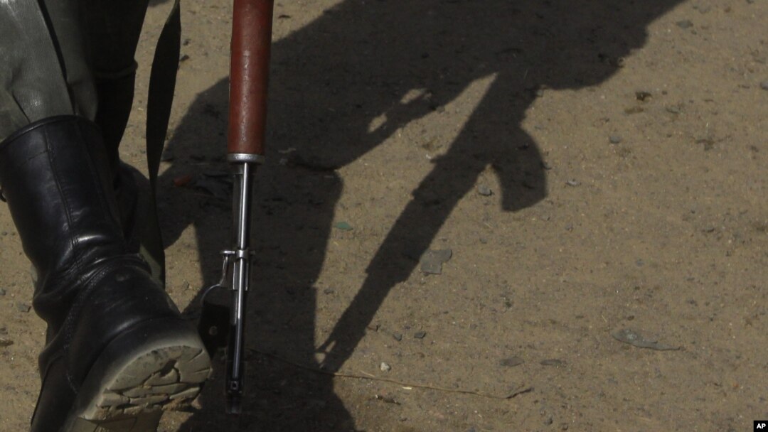 A police officer walks past the ruins of a market outside the state police headquarters in Kano, Nigeria, January 24, 2012 (file photo).