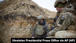 Фото: президент України Володимир Зеленський на сході України, 8 квітня 2021 року