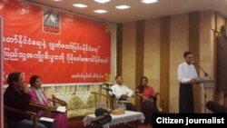 လွှတ်တော်နိုင်ငံရေးနဲ့ လွှတ်တော်ပြင်ပနိုင်ငံရေးဆွေးနွေးပွဲမြင်ကွင်း (ဓာတ်ပုံ-Susanna Soe's fb) ဇန်နဝါရီ ၁၀၊ ၂၀၁၅