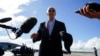 El presidente de EEUU Joe Biden llega al Aeropuerto Regional del Condado de Dane a bordo del Air Force One para asistir a un mitin de campaña en Madison, Wisconsin, el viernes 5 de julio de 2024. 
