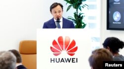 华为驻欧代表刘康在布鲁塞尔举行的记者会上讲话。（2019年5月21日）