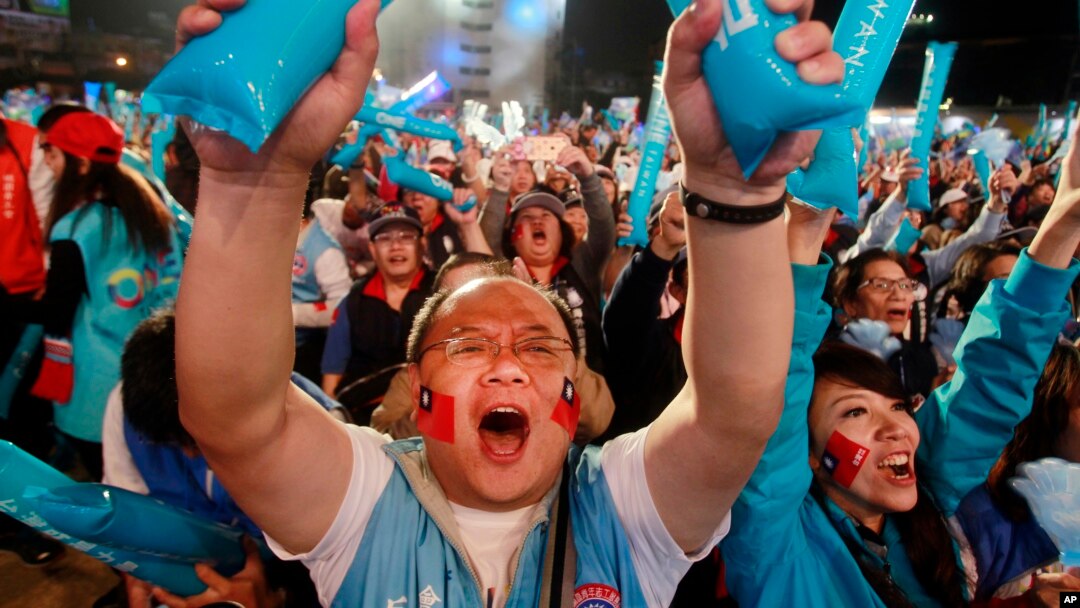 FILE - Supporters of Taiwan's ruling KMT or Nationalist Party presidential candidate Eric Chu cheer during a campaign rally in Taoyuan City, Taiwan, Sunday, Jan. 10, 2016. 