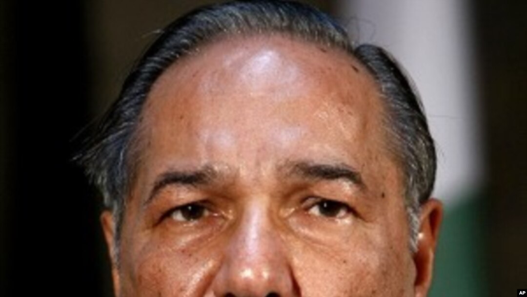Pakistani Defense Minister Chaudhry Ahmed Mukhtar (file photo)