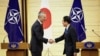 资料照：日本首相岸田文雄2023年1月31日与到访的北约秘书长斯托尔滕贝格举行会谈。