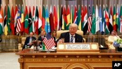 AQSh Prezidenti Donald Tramp Riyodda o'tgan xalqaro anjumanda, 21-may, 2017-yil, Riyod, Saudiya Arabistoni.
