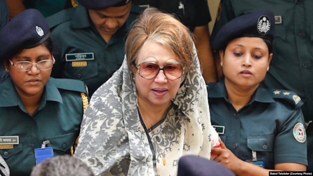 Former Prime Minister Khaleda Zia, chairperson of Bangladesh's largest opposition party of BNP, is being taken to a hospital in Dhaka from her jail for certain medical tests, Apr. 7, 2018.
