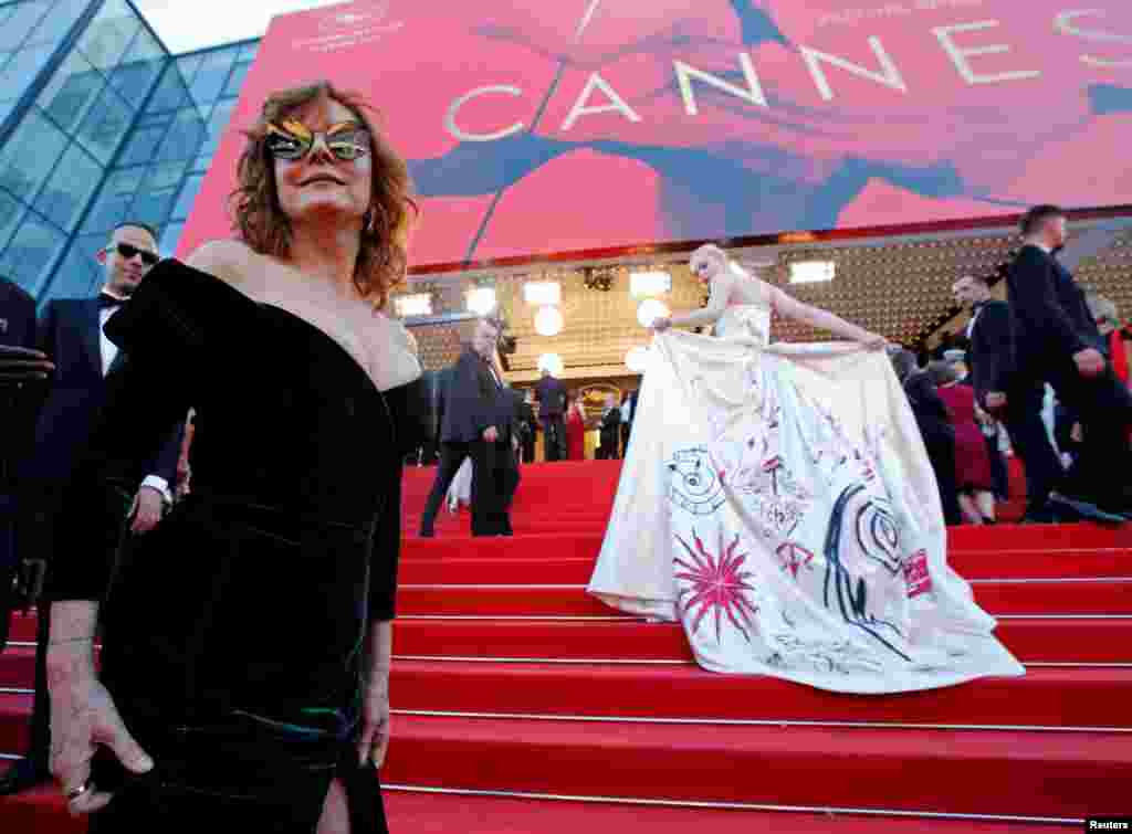 Actress Susan Sarandon and Elle Fanning arrive at the opening ceremony and screening of the film &quot;Les fantomes d&#39;Ismael&quot; in Cannes, France.