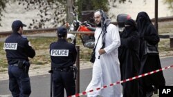 Lies Hebbadj (C) arrives for a hearing at the police Tribunal in Nantes, November 21, 2011, accompanied by his wife and a companion, both of whom were stopped by police last October for wearing the niqab in public.